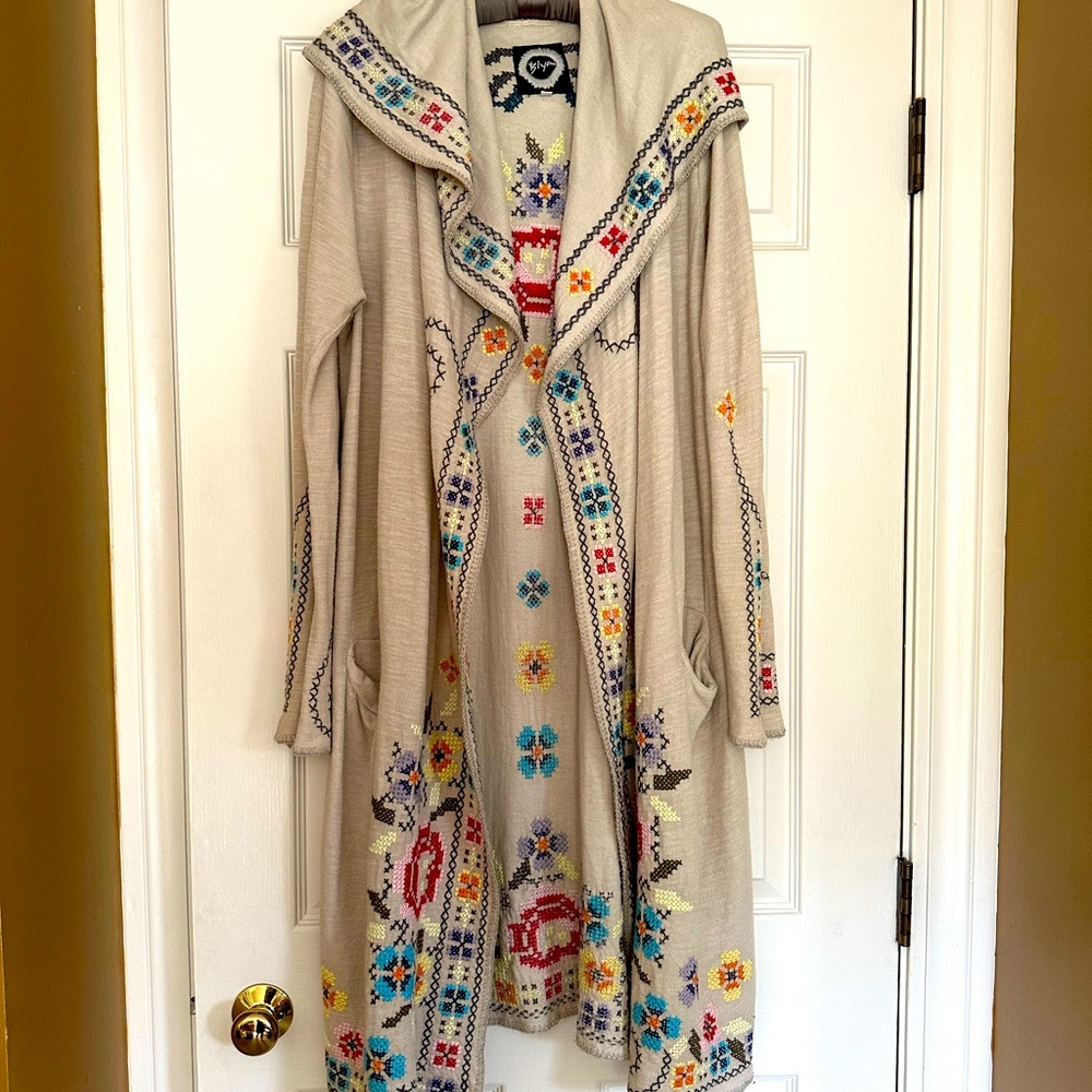 Johnny Was BIYA embroidered duster in RARE TAUPE!
